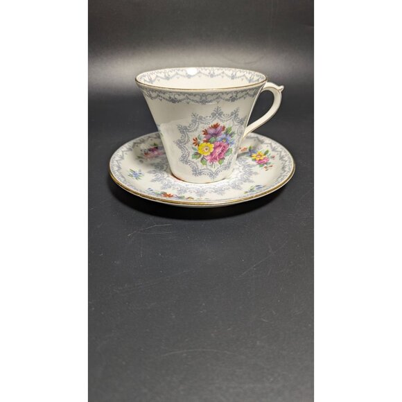 Shelley Bone China Teacup & Saucer Set Floral Design Gold Trim Vintage - Picture 7 of 16